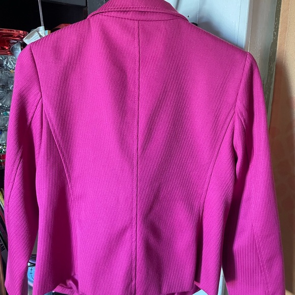 Beautiful Hot Pink Blazer. Looks like new ๐๐ - Picture 2 of 5